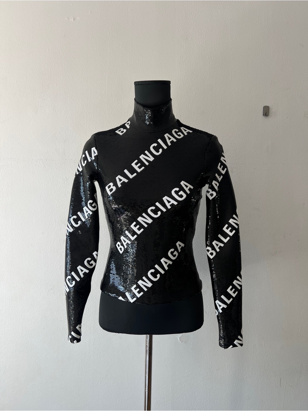 BNWT Balenciaga Overall Sequin Logo Top Sweater Black White Small Fr36 W Hanger